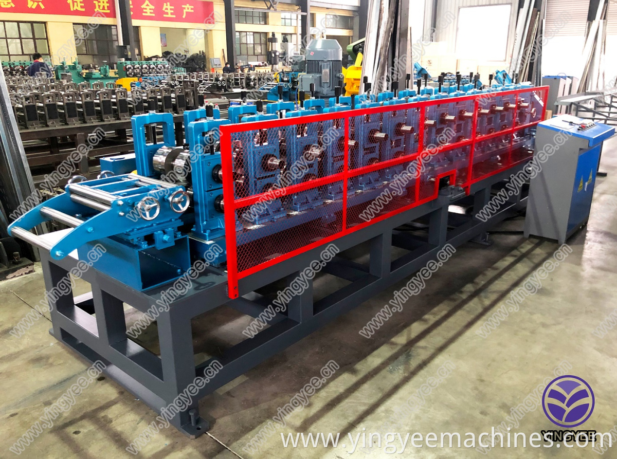 Automatic width change metal stud and track roll forming machine